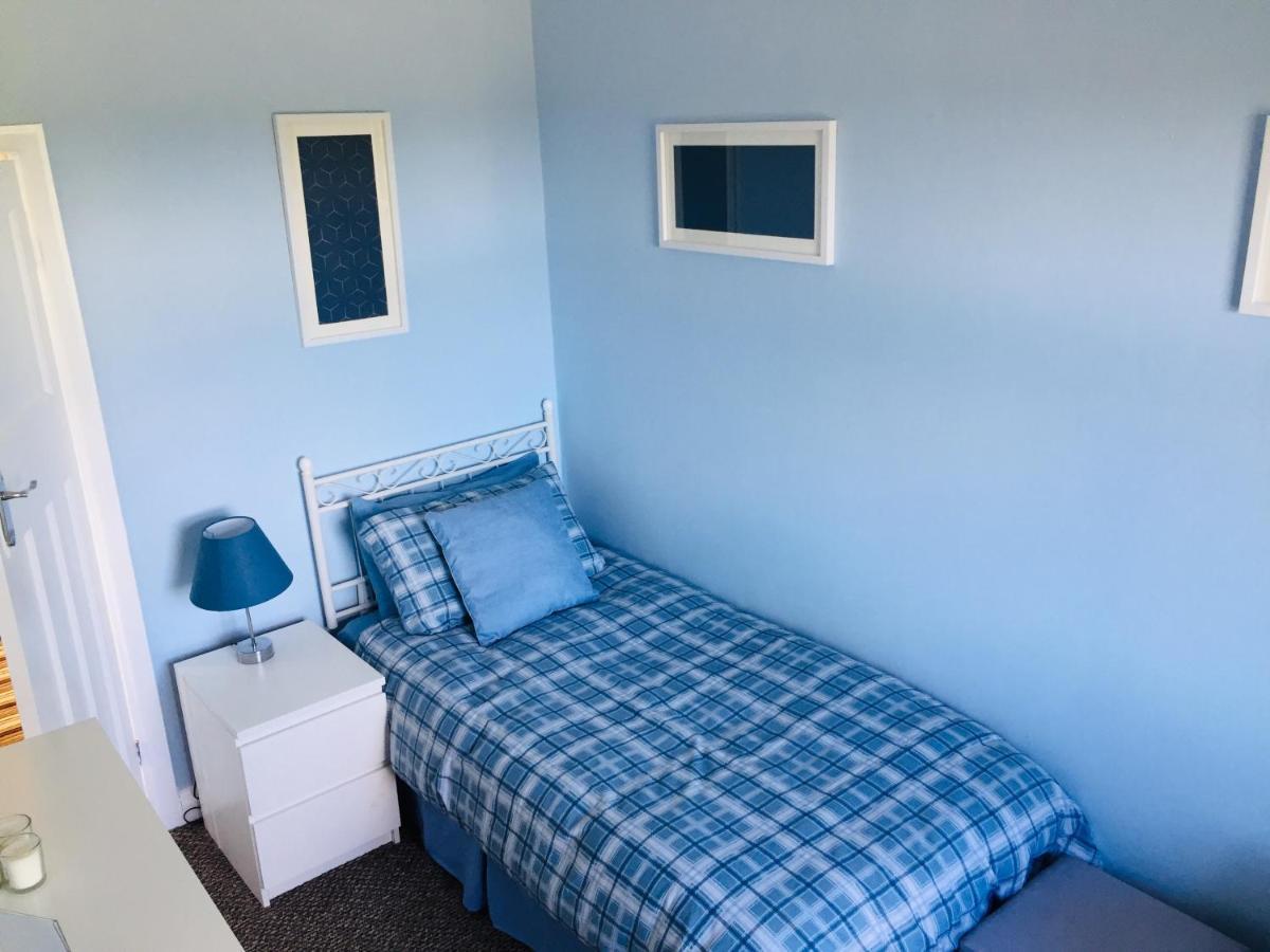 Sunnyside - Large Seaside With Views And Hot Tub Prestatyn