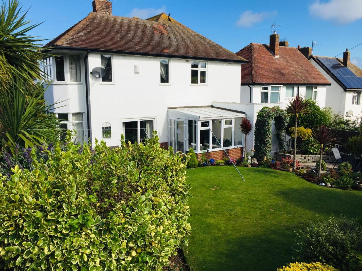 Sunnyside - Large Seaside With Views And Hot Tub Prestatyn
